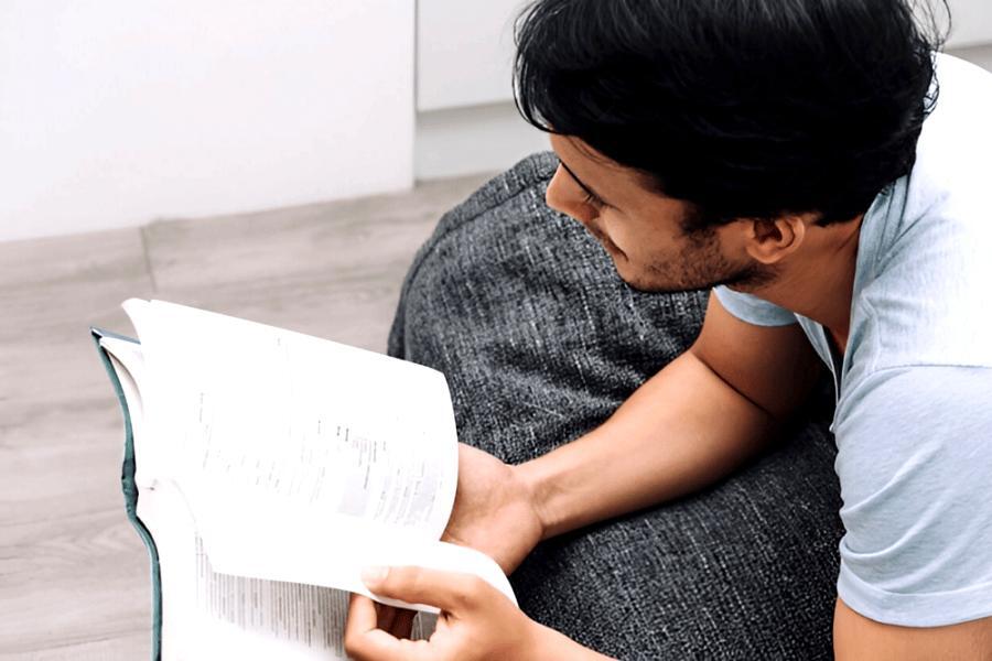 Financial analysis workspace showing market research and investment trend documentation