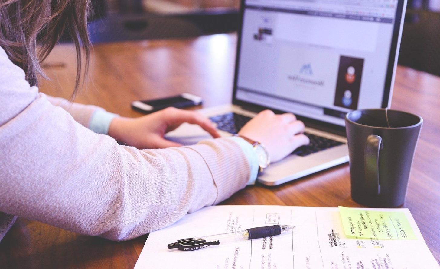 Financial analysis workspace displaying investment trend documentation